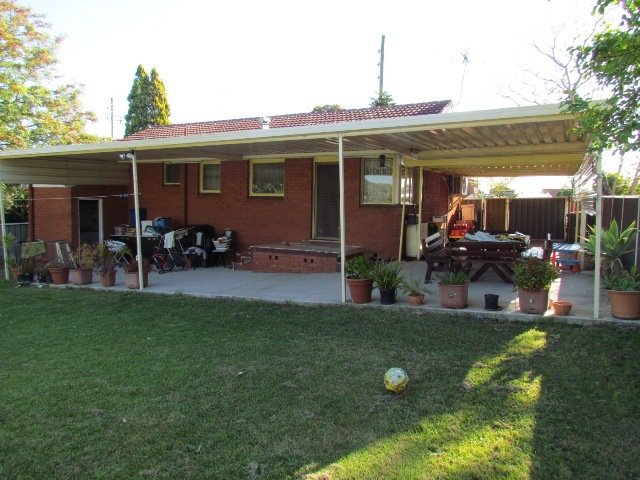 Photo - 143 Ellam Drive, Seven Hills NSW 2147 - Image 6