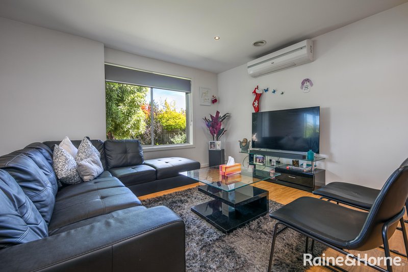 Photo - 1/43 Grant Avenue, Gisborne VIC 3437 - Image 7