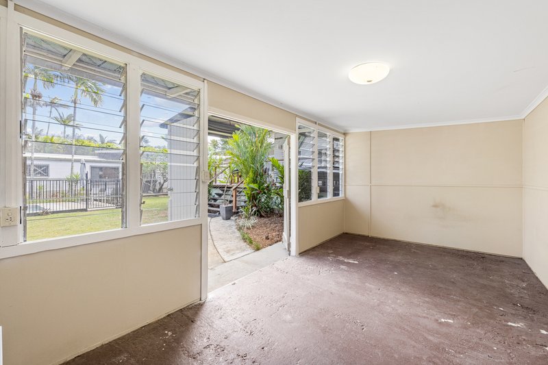 Photo - 143 Greenslopes Street, Edge Hill QLD 4870 - Image 16