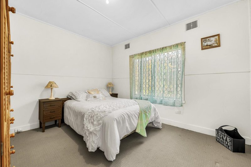 Photo - 143 Holdsworth Road, North Bendigo VIC 3550 - Image 7
