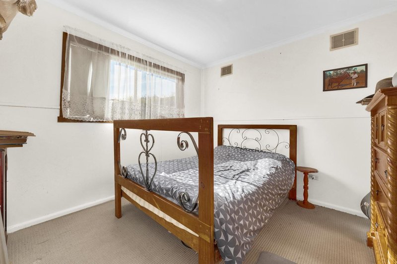 Photo - 143 Holdsworth Road, North Bendigo VIC 3550 - Image 8