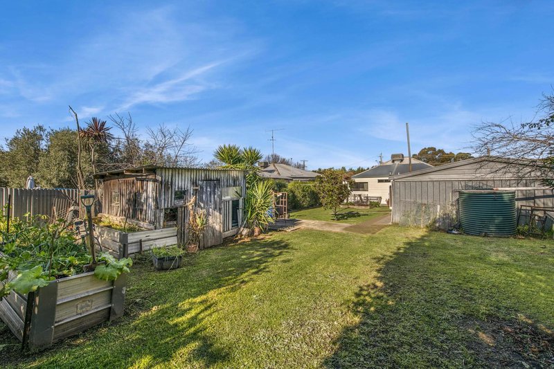 Photo - 143 Holdsworth Road, North Bendigo VIC 3550 - Image 12