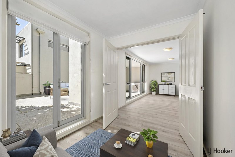 Photo - 1/43 Ipima Street, Braddon ACT 2612 - Image 5