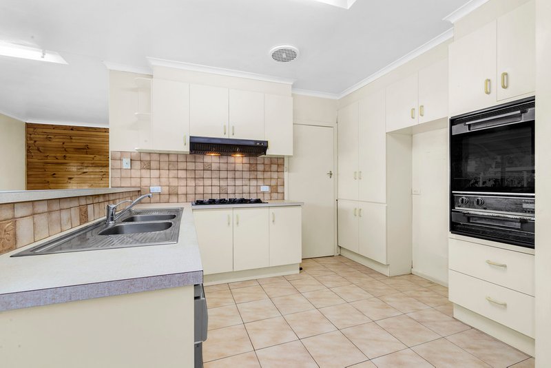 Photo - 143 Mahoneys Rd , Forest Hill VIC 3131 - Image 2