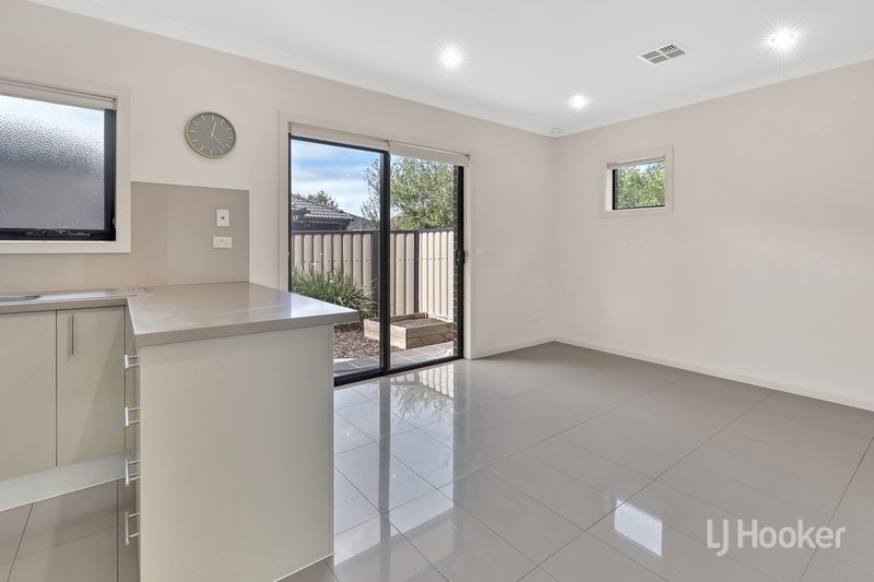 Photo - 1/43 New Street, South Kingsville VIC 3015 - Image 9