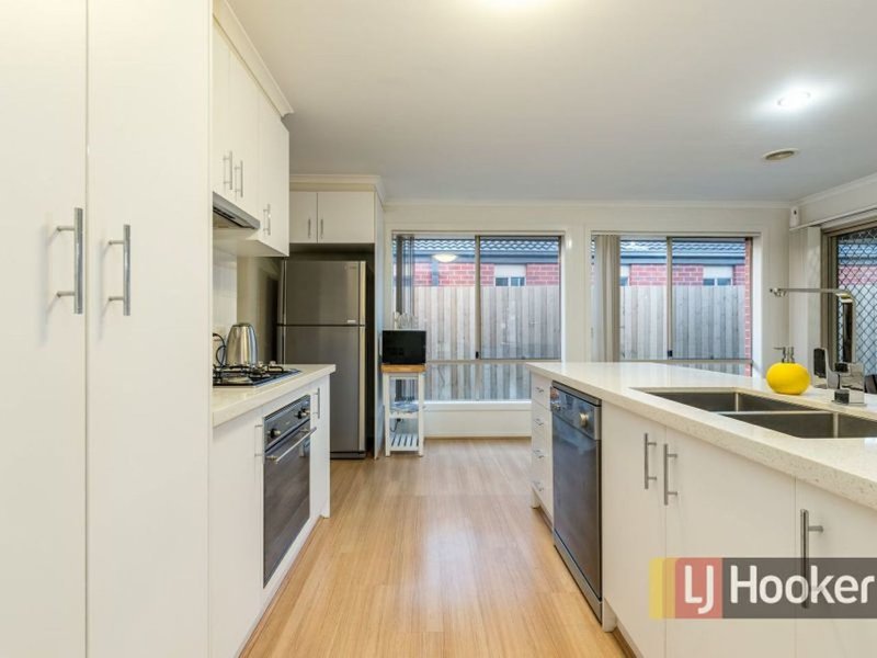 Photo - 1/43 Somerville Road, Hampton Park VIC 3976 - Image 3