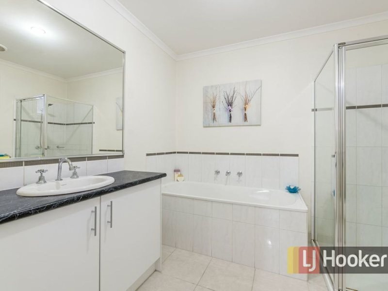 Photo - 1/43 Somerville Road, Hampton Park VIC 3976 - Image 9