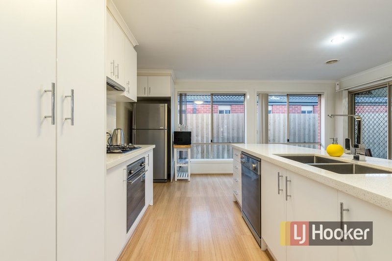 Photo - 1/43 Somerville Road, Hampton Park VIC 3976 - Image 2