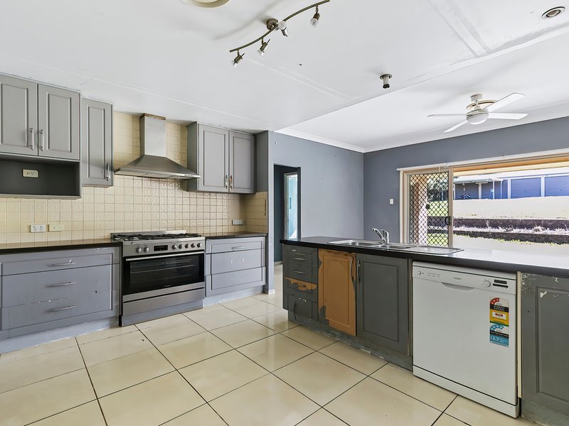 Photo - 144-146 Montanus Drive, Woodford QLD 4514 - Image 7