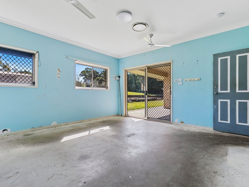 Photo - 144-146 Montanus Drive, Woodford QLD 4514 - Image 11