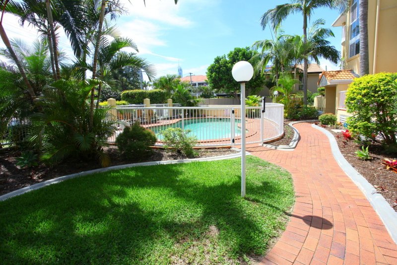 Photo - 14/4-6 Purli Street, Chevron Island QLD 4217 - Image 17