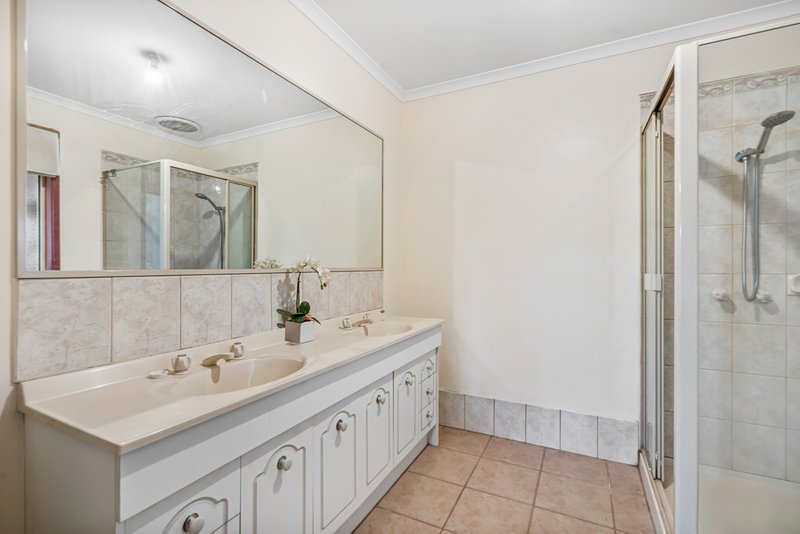 Photo - 144 Bellbridge Drive, Hoppers Crossing VIC 3029 - Image 12