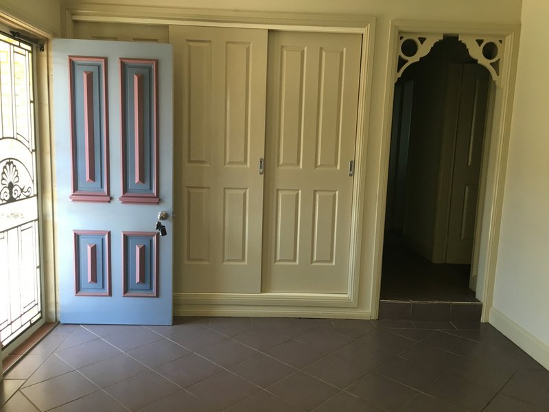 Photo - 1/44 Brolgan Road, Parkes NSW 2870 - Image 2