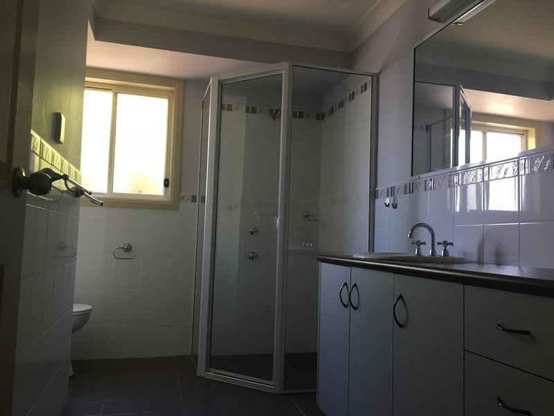 Photo - 1/44 Brolgan Road, Parkes NSW 2870 - Image 5