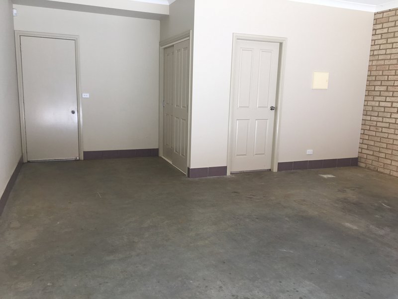 Photo - 1/44 Brolgan Road, Parkes NSW 2870 - Image 11