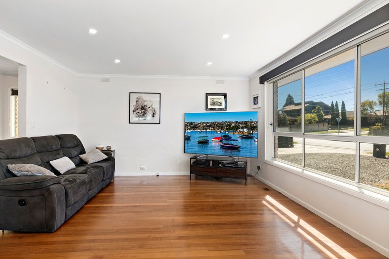 Photo - 144 Casey Drive, Lalor VIC 3075 - Image 3