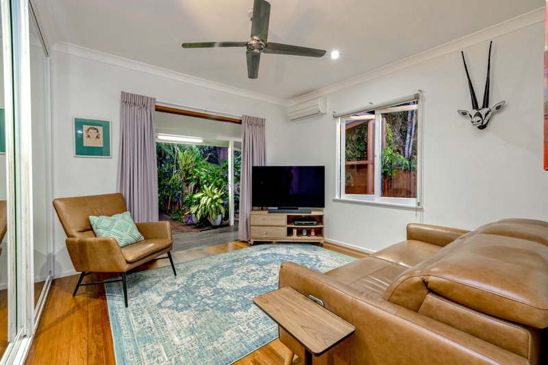 Photo - 144 Hillview Crescent, Whitfield QLD 4870 - Image 11