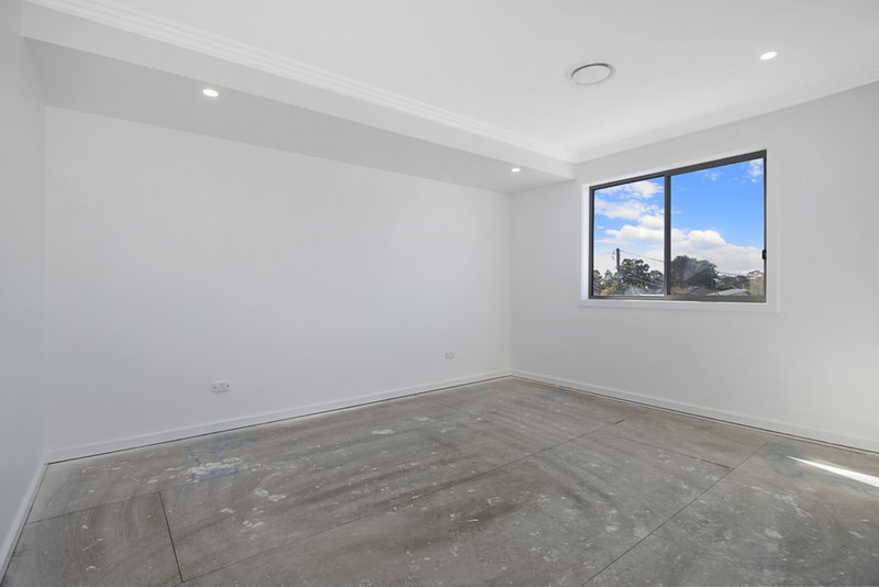 Photo - 1/44 Mawson Drive, Cartwright NSW 2168 - Image 5