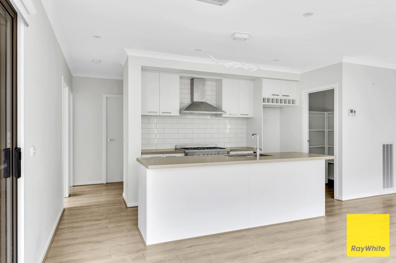 Photo - 144 Medallion Boulevard, Tarneit VIC 3029 - Image 5