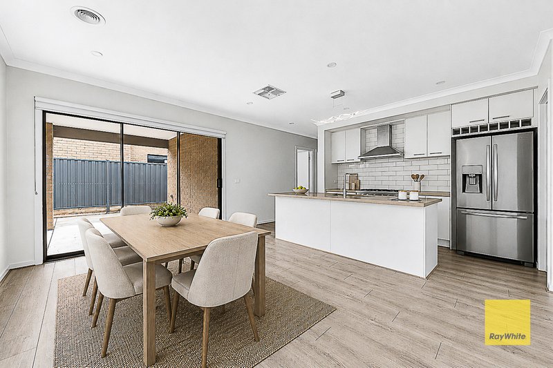 Photo - 144 Medallion Boulevard, Tarneit VIC 3029 - Image 6