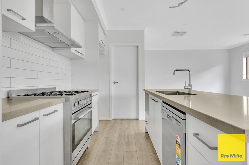 Photo - 144 Medallion Boulevard, Tarneit VIC 3029 - Image 7