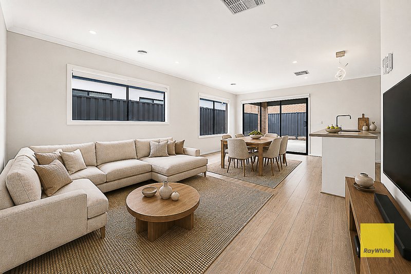 Photo - 144 Medallion Boulevard, Tarneit VIC 3029 - Image 9