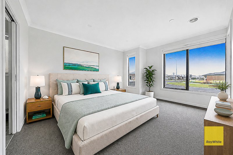 Photo - 144 Medallion Boulevard, Tarneit VIC 3029 - Image 11