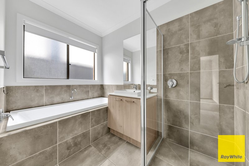 Photo - 144 Medallion Boulevard, Tarneit VIC 3029 - Image 16