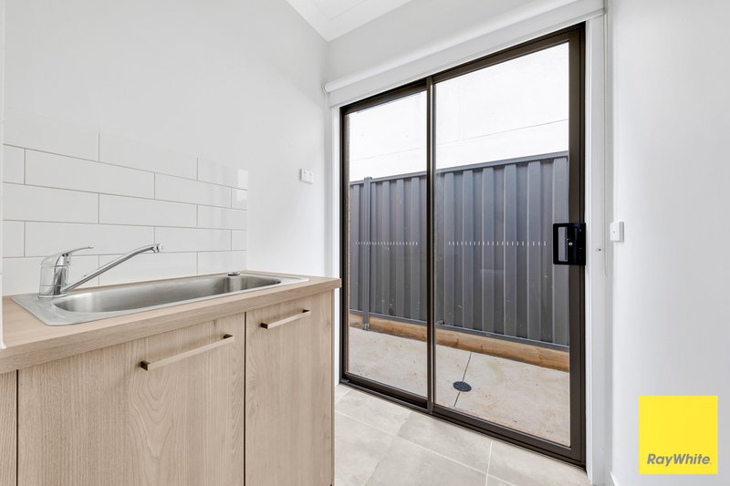 Photo - 144 Medallion Boulevard, Tarneit VIC 3029 - Image 17