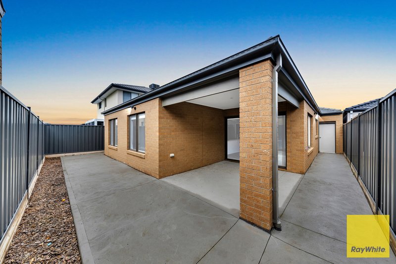 Photo - 144 Medallion Boulevard, Tarneit VIC 3029 - Image 18