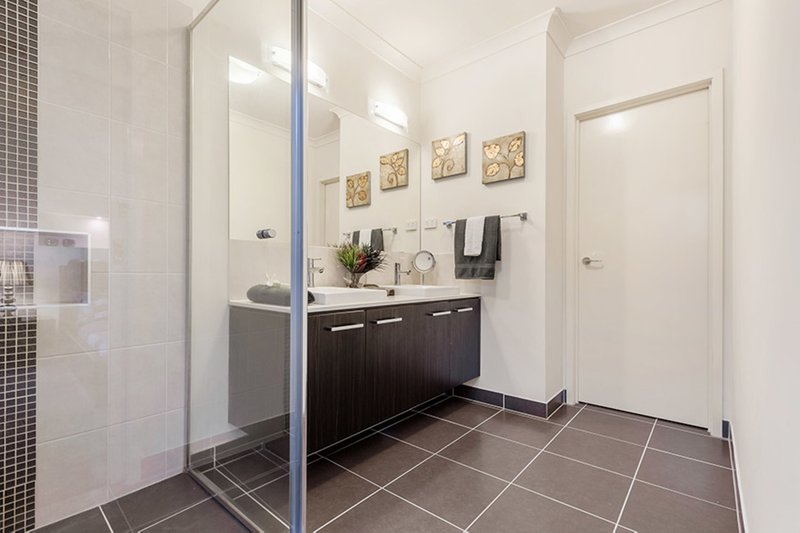 Photo - 144 Newbury Boulevard, Craigieburn VIC 3064 - Image 11