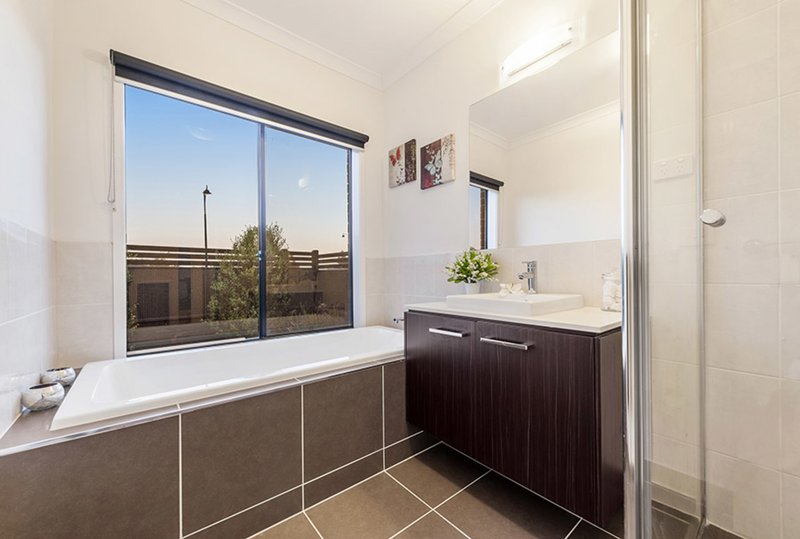 Photo - 144 Newbury Boulevard, Craigieburn VIC 3064 - Image 12