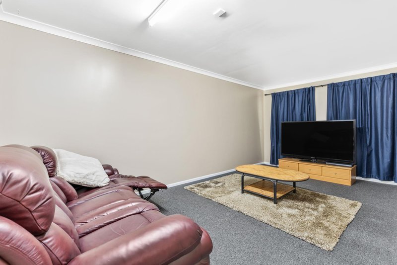 Photo - 144 Opal Street, Emerald QLD 4720 - Image 15