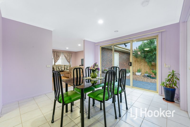 Photo - 14/4 Paydon Way, Hampton Park VIC 3976 - Image 6