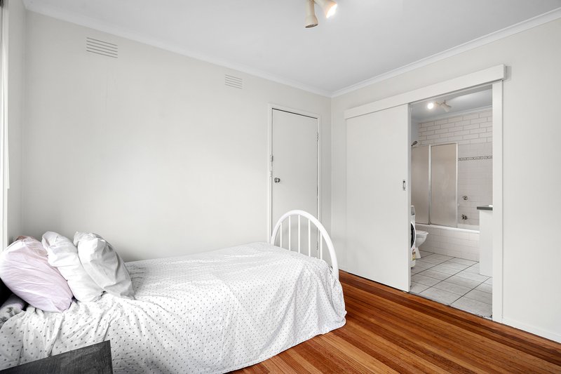 Photo - 1&4/4 St Bernards Road, Alphington VIC 3078 - Image 7