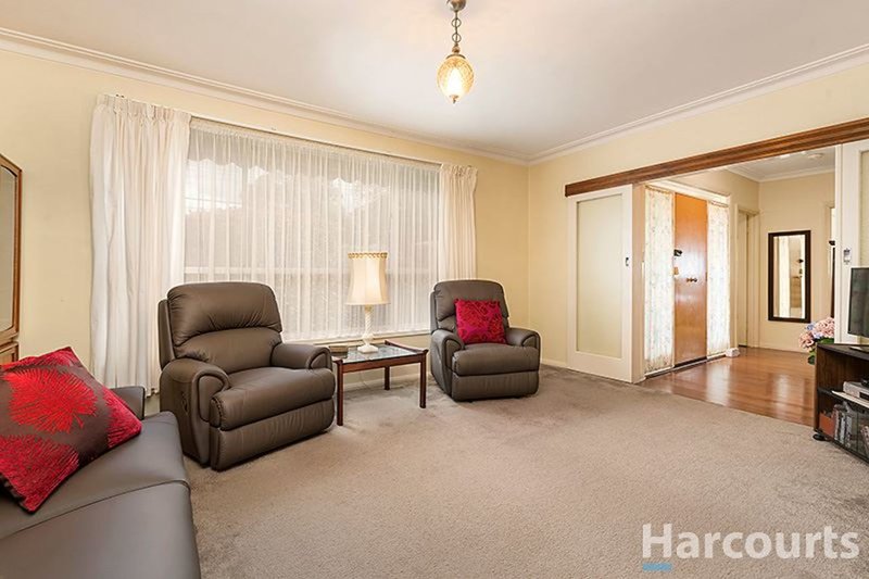 Photo - 144 Watsons Road, Glen Waverley VIC 3150 - Image 3