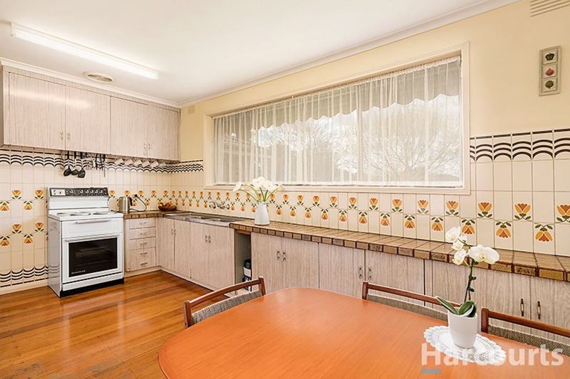 Photo - 144 Watsons Road, Glen Waverley VIC 3150 - Image 4