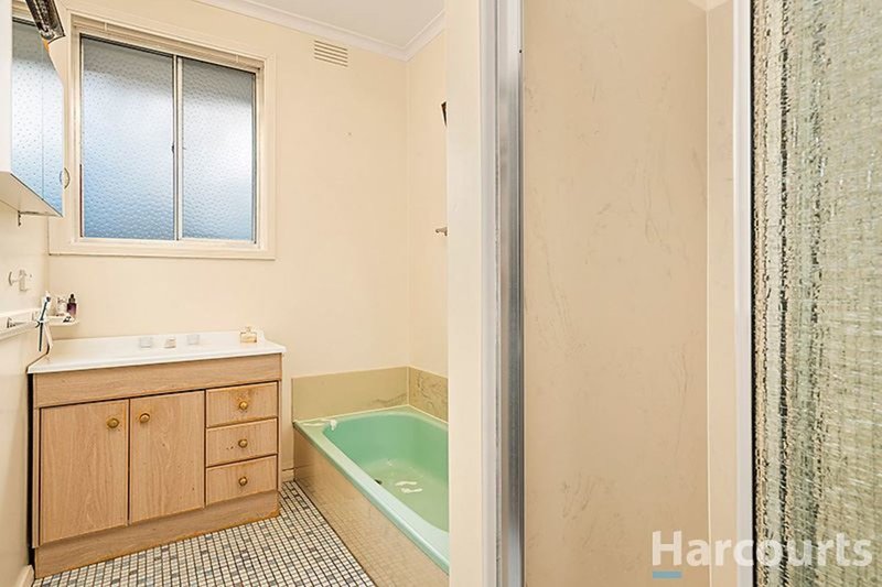 Photo - 144 Watsons Road, Glen Waverley VIC 3150 - Image 6