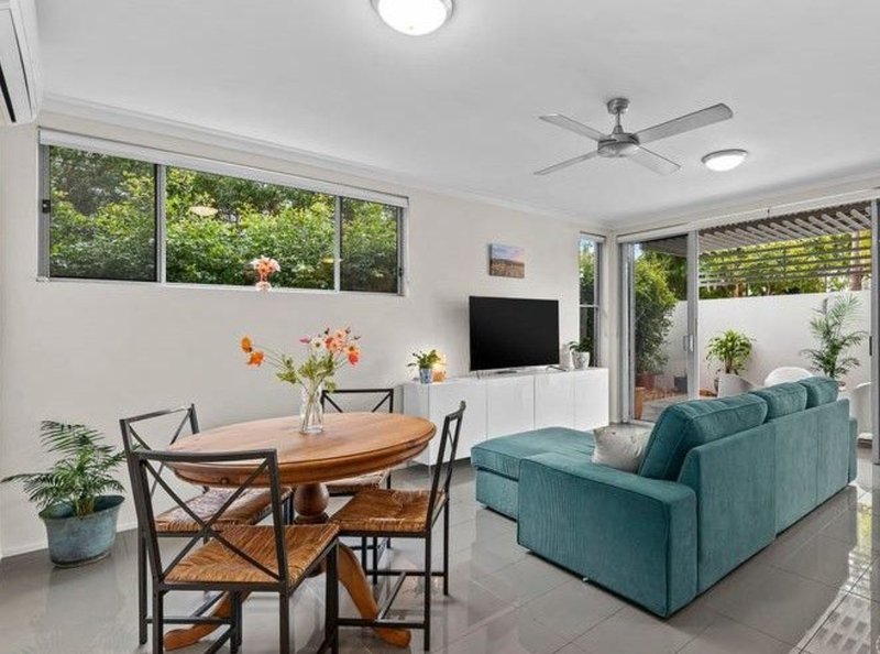 Photo - 1/441 Hawthorne Road, Bulimba QLD 4171 - Image 2