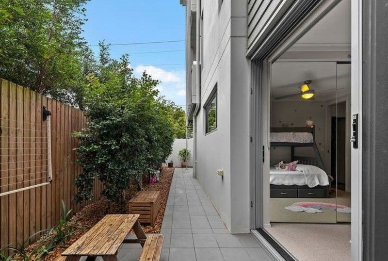 Photo - 1/441 Hawthorne Road, Bulimba QLD 4171 - Image 8