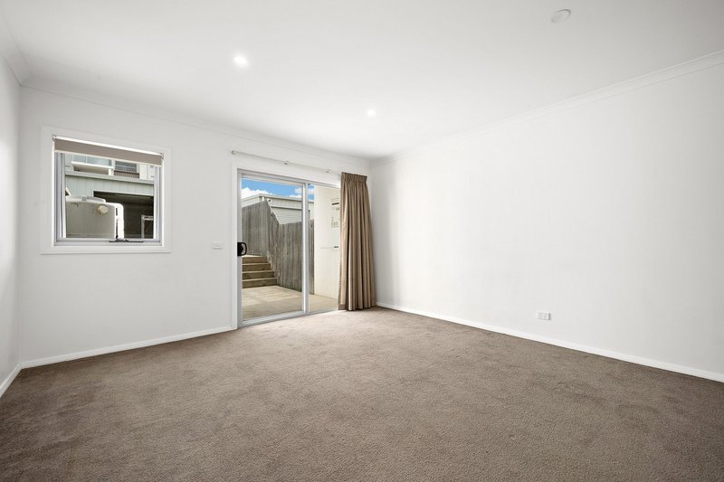 Photo - 144/142 Mapleton Avenue, Harrison ACT 2914 - Image 4