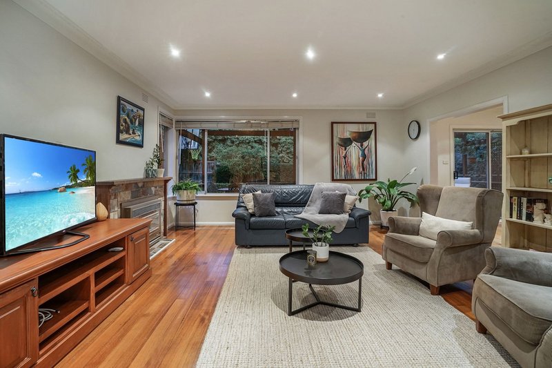 Photo - 1/447 Waverley Road, Mount Waverley VIC 3149 - Image 3