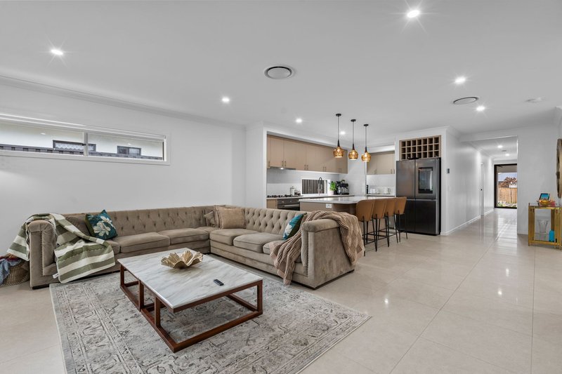 Photo - 145 Ashwood Circuit, Chambers Flat QLD 4133 - Image 5