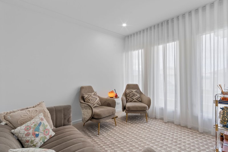 Photo - 145 Ashwood Circuit, Chambers Flat QLD 4133 - Image 7
