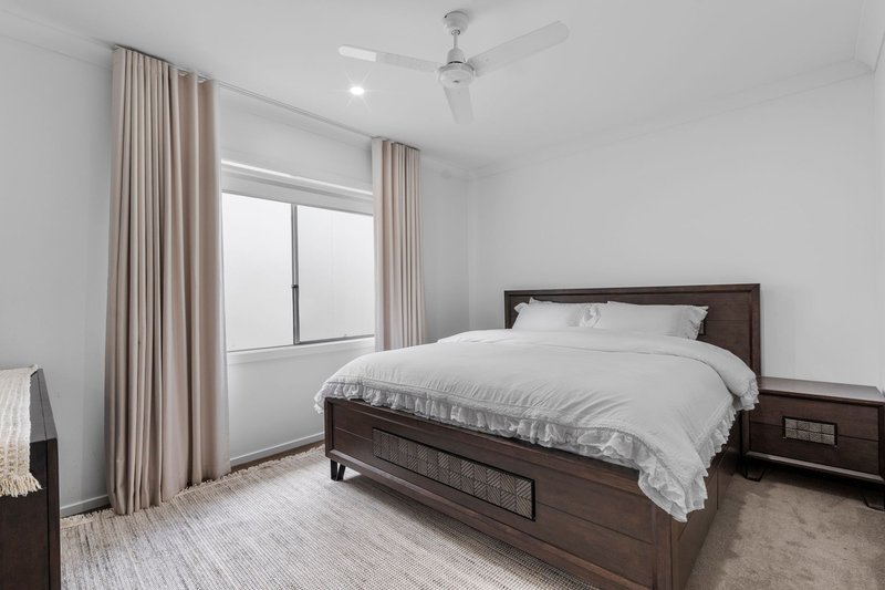 Photo - 145 Ashwood Circuit, Chambers Flat QLD 4133 - Image 8