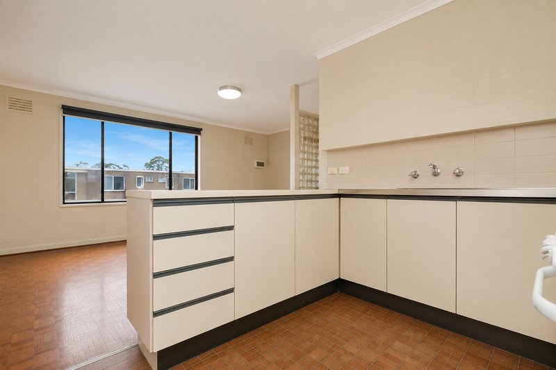 Photo - 14/5 Cooma Street, Preston VIC 3072 - Image 2