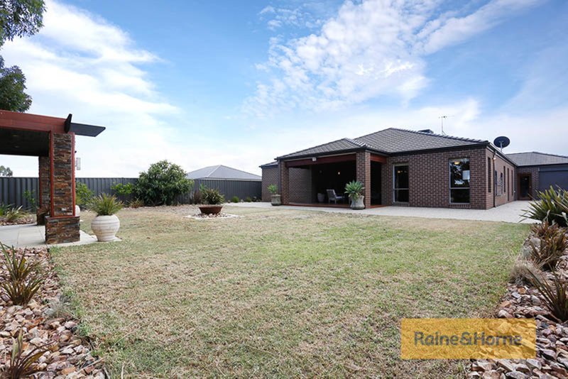 Photo - 145 Dalray Crescent, Kurunjang VIC 3337 - Image 14