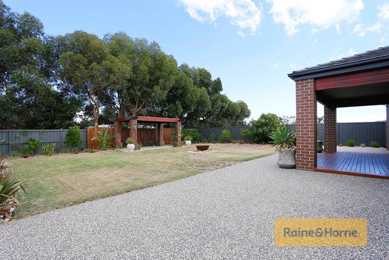 Photo - 145 Dalray Crescent, Kurunjang VIC 3337 - Image 15