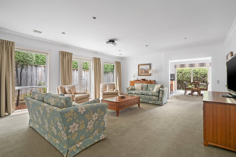 Photo - 145 Ernest Jones Drive, Macleod VIC 3085 - Image 2