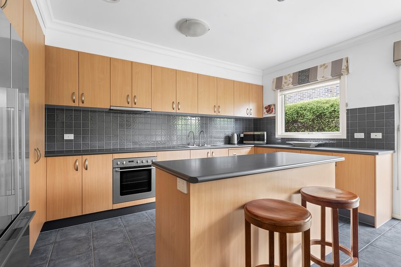 Photo - 145 Ernest Jones Drive, Macleod VIC 3085 - Image 5